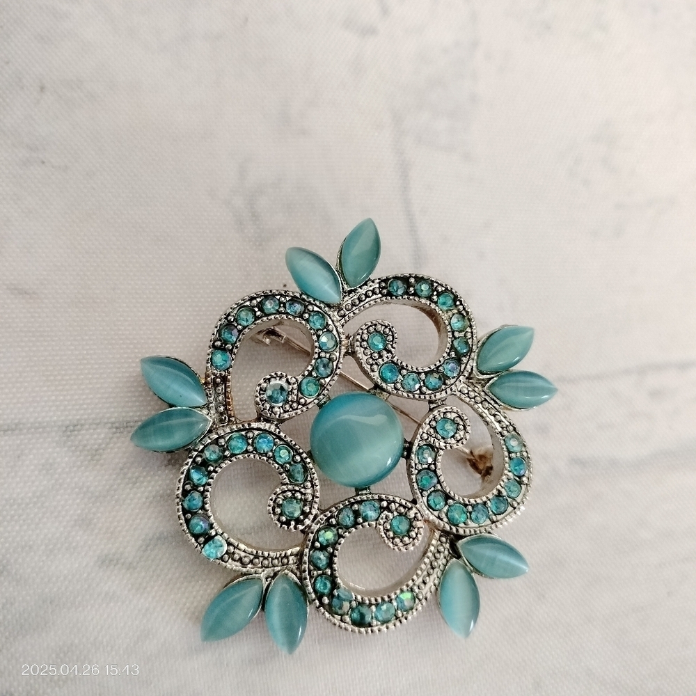 Women's Silver Tone Light Blue Gemstone Brooch Feminine Formal - Picture 7 of 7